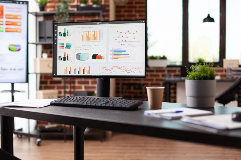 Computer mit einer Chartanalyse