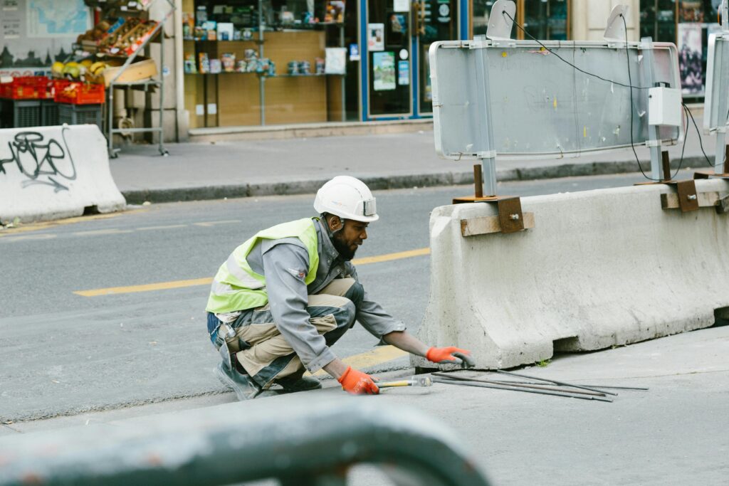 Handwerkerin bei der Arbeit